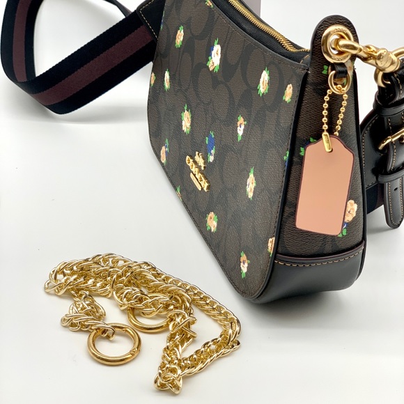 Coach 
Jes Baguette In Signature Canvas With Vintage Mini Rose Print - Picture 10 of 10